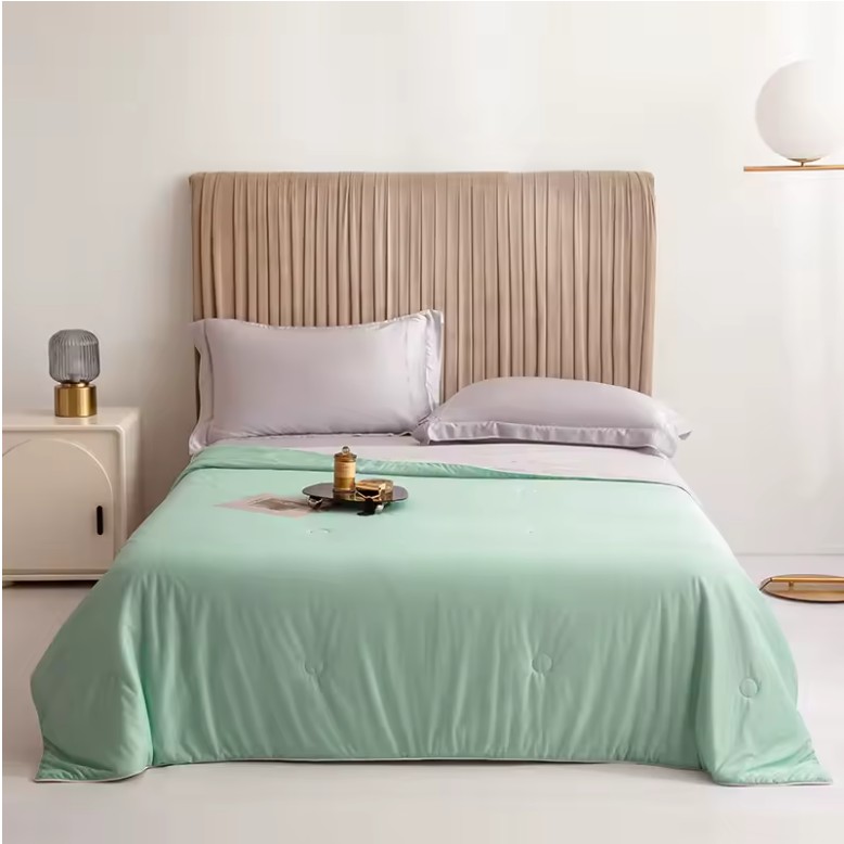 Cooling Blanket for Bed – Silky Lightweight Summer Quilt with Double-Sided Cooling Fabric